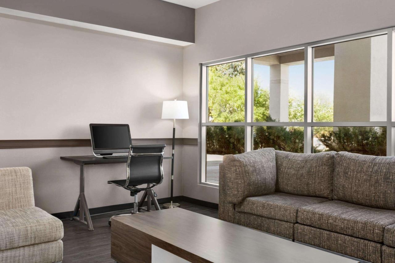 Wingate By Wyndham Lethbridge Exterior foto
